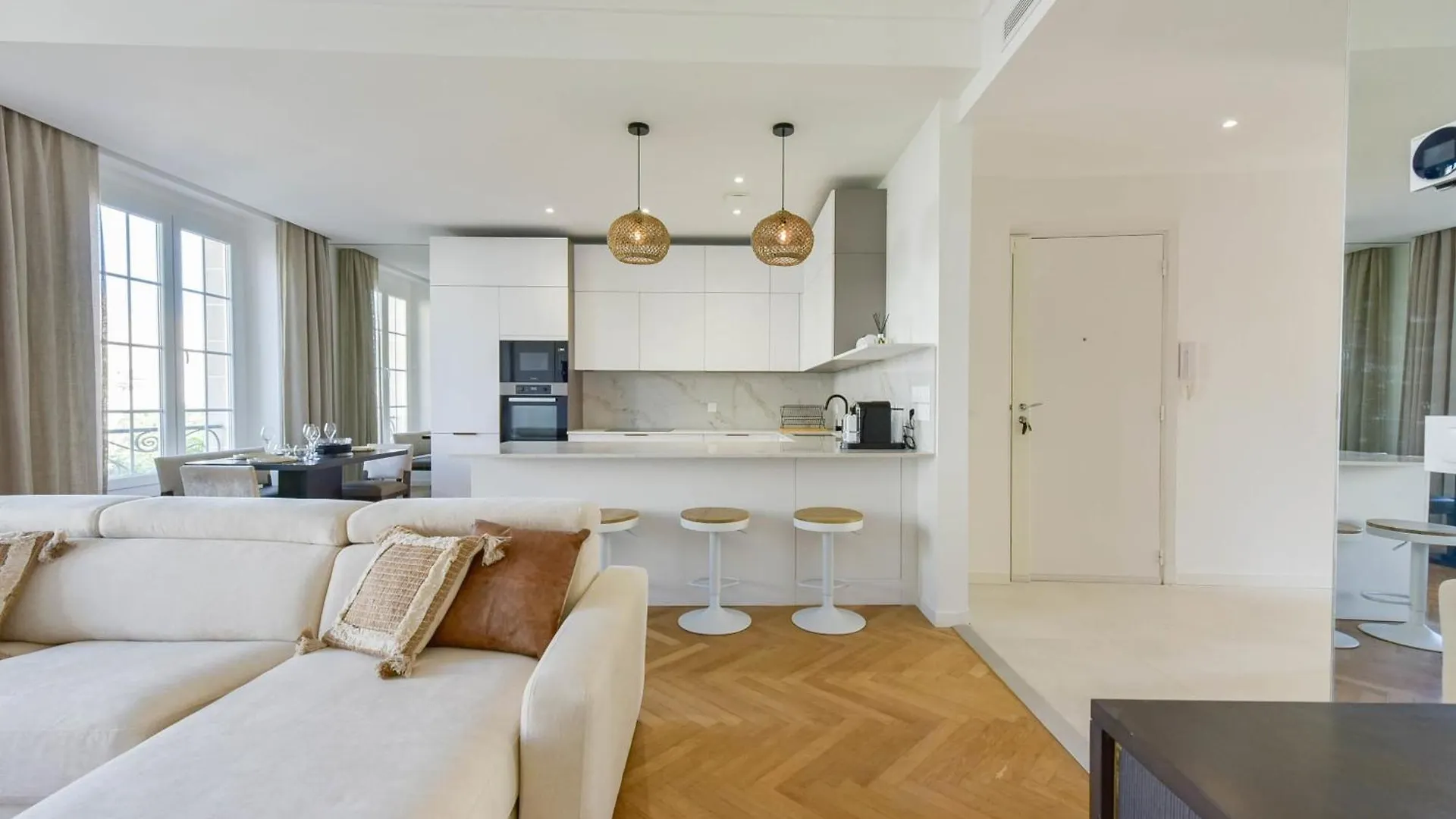 Rare Luxury 3-Br Near The Croisette Apartment Cannes France