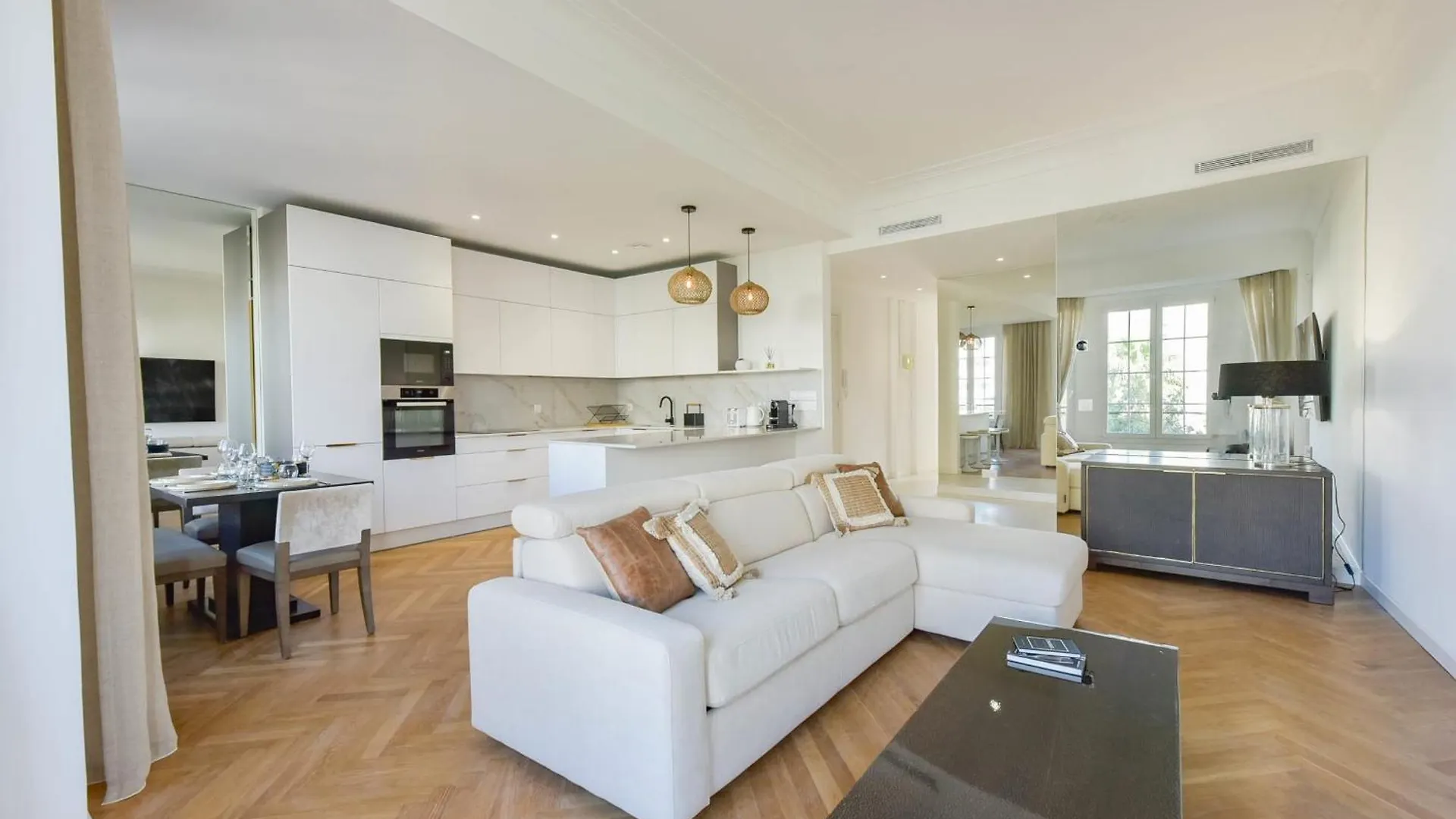 Rare Luxury 3-Br Near The Croisette Apartment Cannes
