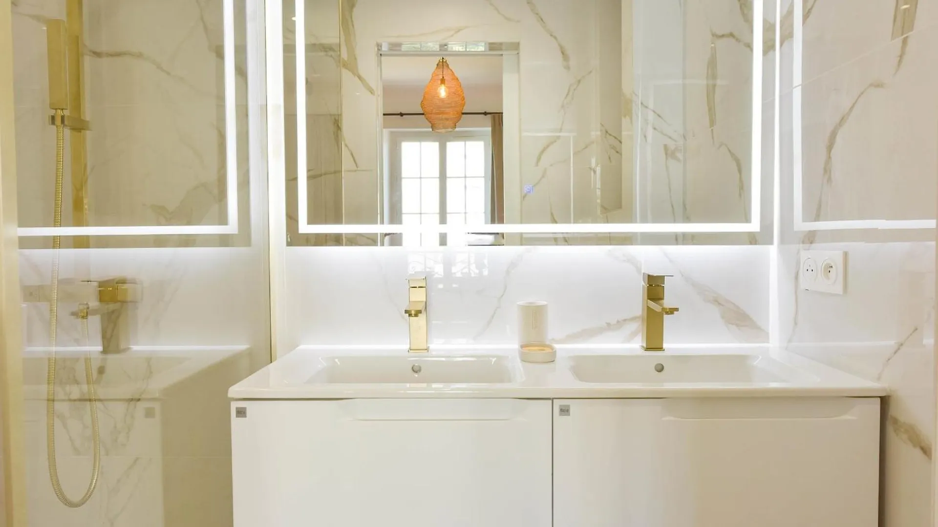 Rare Luxury 3-Br Near The Croisette Apartment Cannes France